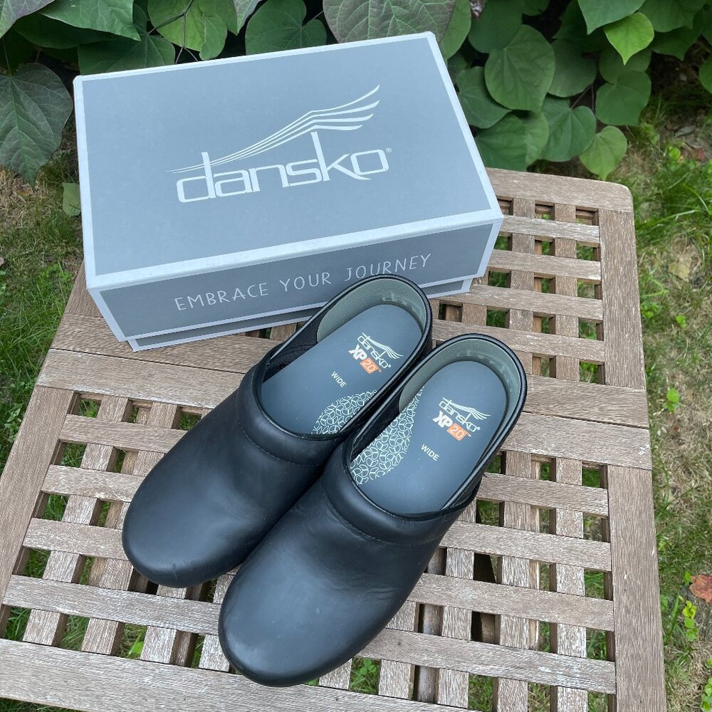 Dansko XP 2.0 Pull Up Black Waterproof Leather Clogs Size 40